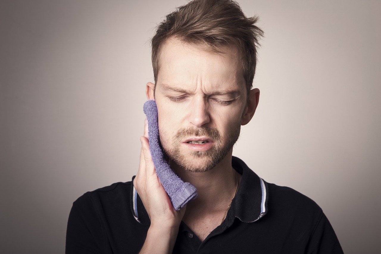 Will tooth nerve pain go away on its own?