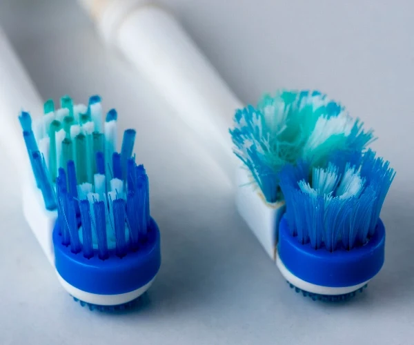 7 Signs It’s Time to Replace Your Electric Toothbrush Head